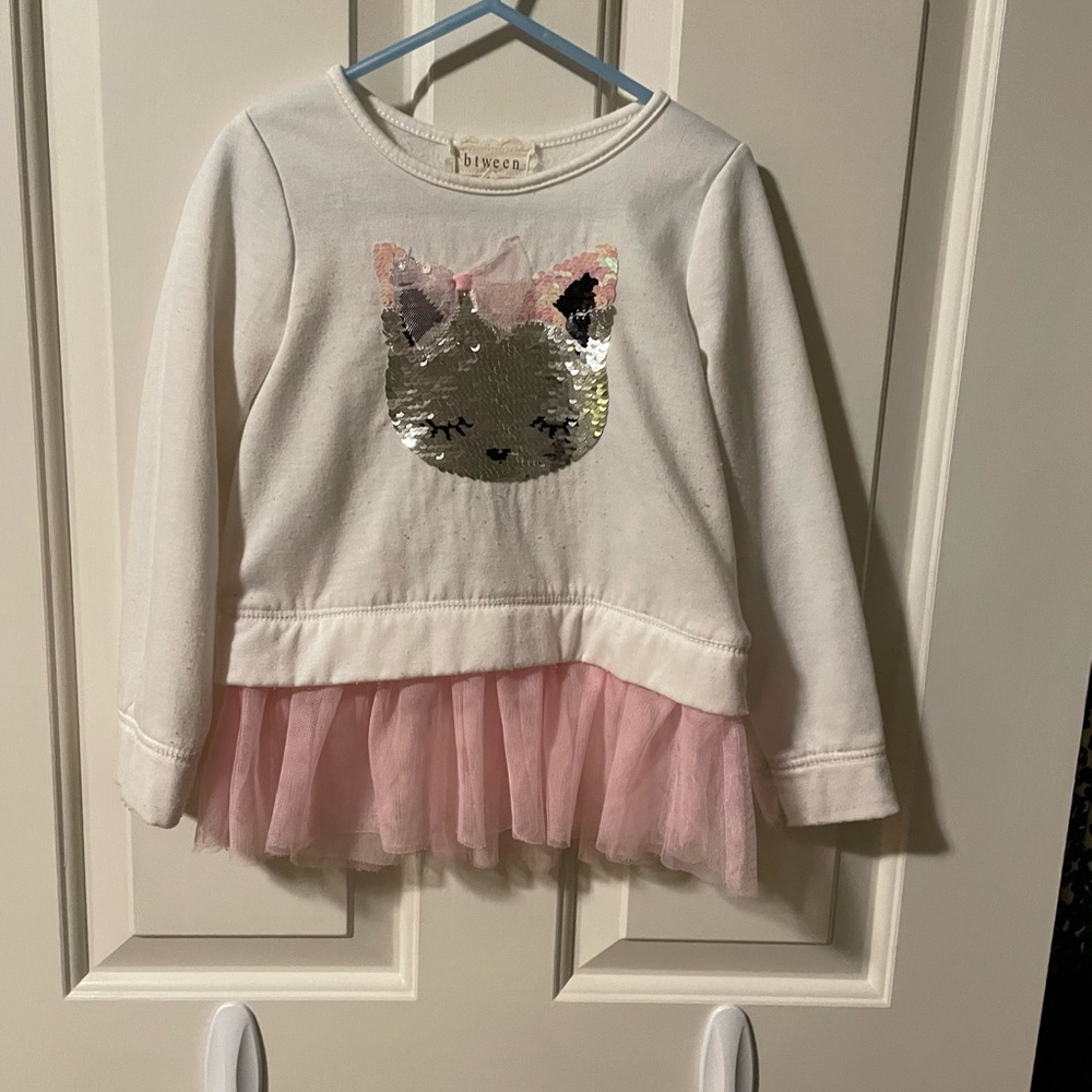 Cat long sleeve sweatshirt with matching cat leggings.